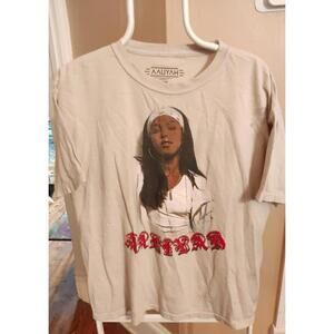 Aaliyah - vintage official  T-Shirt Men's M Short Sleeve Graphic tee EUC